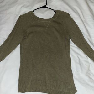 Green 3/4 sleeve sweater